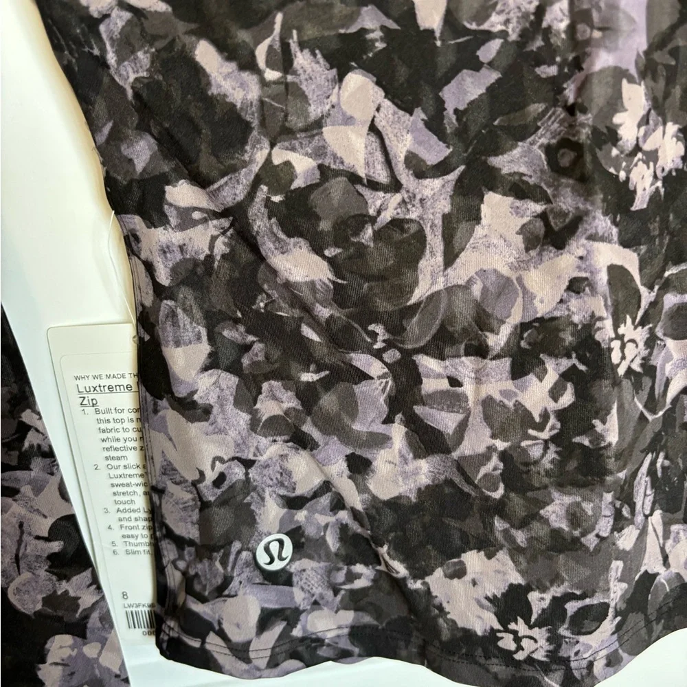 lululemon athletica luxtreme running 1/2 zip - Picture 4 of 4